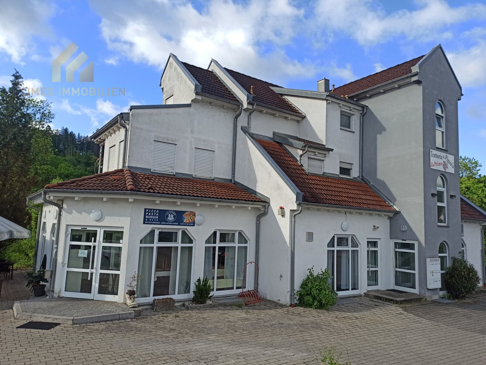 Mehrfamilienhaus mit Restaurant und Büroeinheit Mehrfamilienhaus mit Restaurant und Büroeinheit